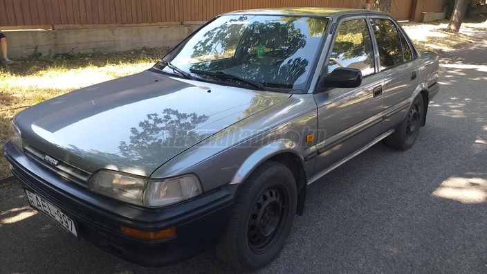 TOYOTA COROLLA Sedan 1.3 XL