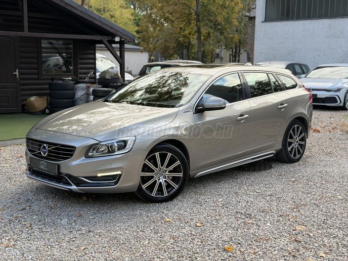 VOLVO V60 2.4 D [D6] PHEV AWD Summum Geartronic
