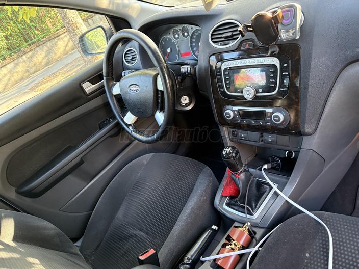 FORD FOCUS 1.6 TDCi Ghia DPF