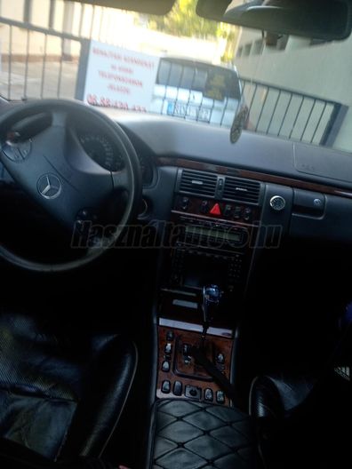 MERCEDES-BENZ E 320