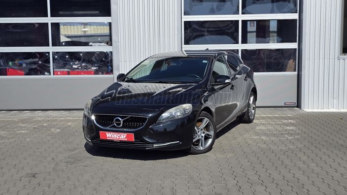 VOLVO V40 2.0 D [D2] Summum Geartronic