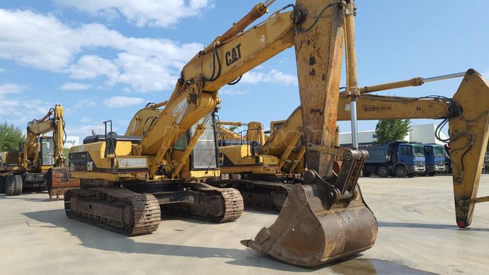 CATERPILLAR 325 LN VA