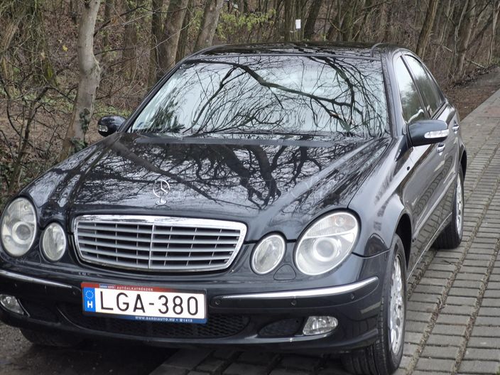 MERCEDES-BENZ E 320