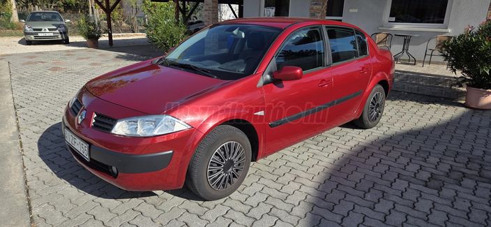 RENAULT MEGANE Limousine 1.4 Authentique