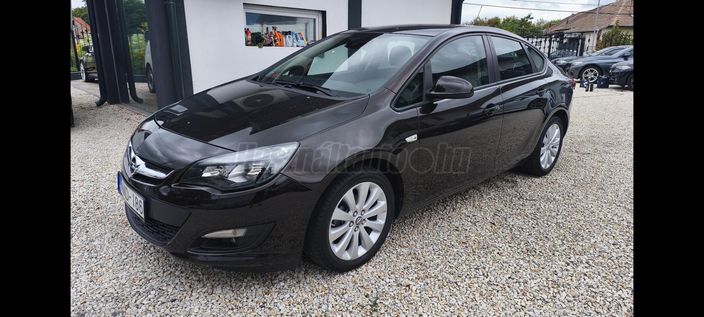 OPEL ASTRA J 1.6 Cosmo