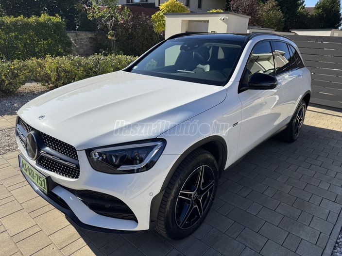 MERCEDES-BENZ GLC 300 e 4Matic 9G-TRONIC Plug-in hybrid