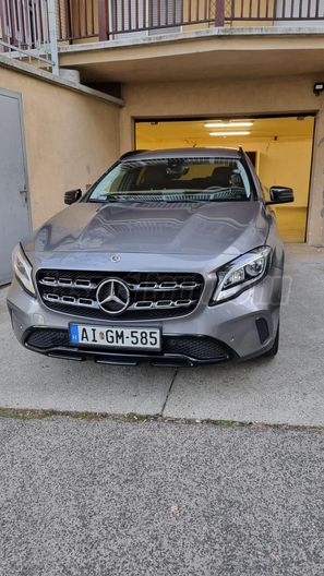 MERCEDES-BENZ GLA 180 Style