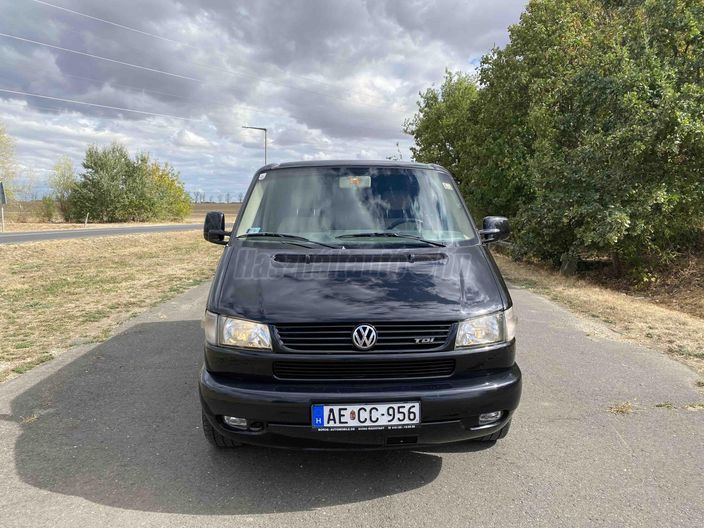 VOLKSWAGEN TRANSPORTER T4 Caravelle 2.5 Comfortline