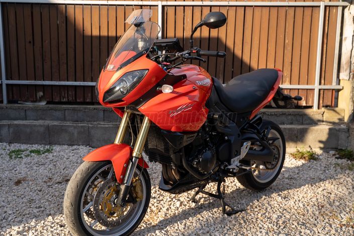 TRIUMPH TIGER 1050