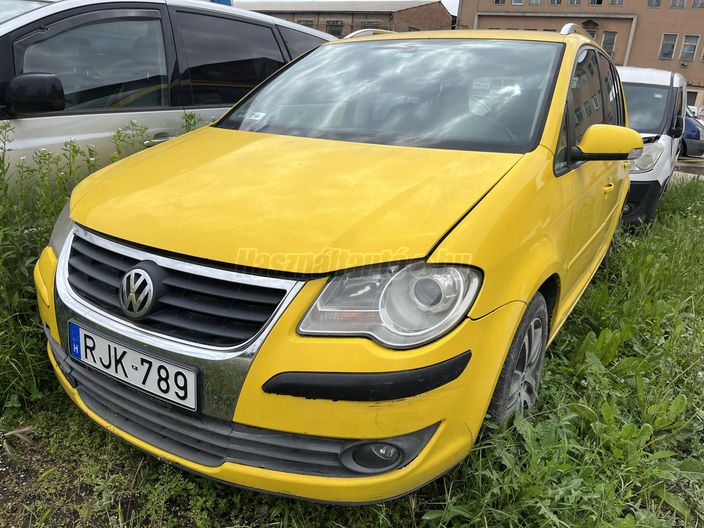 VOLKSWAGEN TOURAN 1.6 Trendline Family