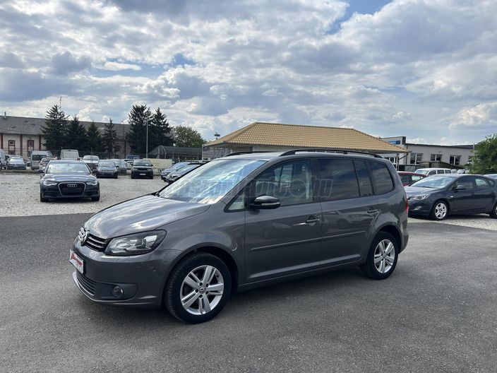 VOLKSWAGEN TOURAN 1.6 CR TDI Highline DSG [7 személy]