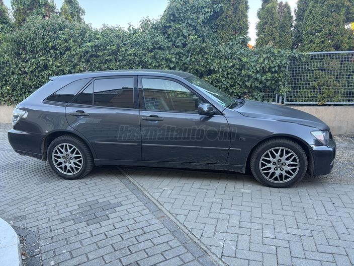 LEXUS IS 200 Sport Cross Executive