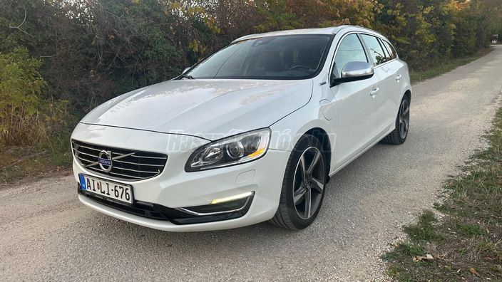 VOLVO V60 2.4 D [D6] PHEV AWD Momentum Geartronic
