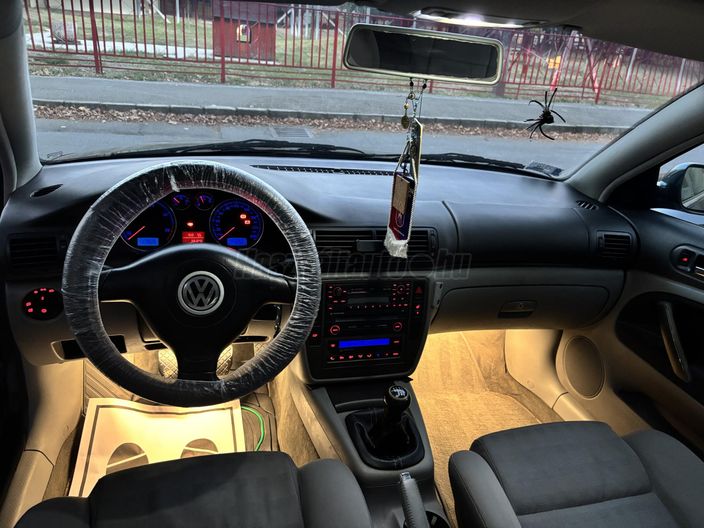 VOLKSWAGEN PASSAT 1.9 PD TDI 4Motion Trendline