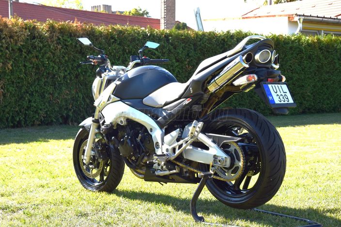 SUZUKI GSR 600