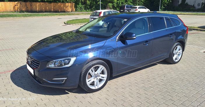 VOLVO V60 2.4 D [D6] PHEV AWD Summum Geartronic