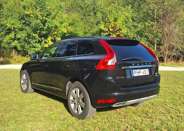 VOLVO XC60 2.4 D [D4] Momentum Geartronic