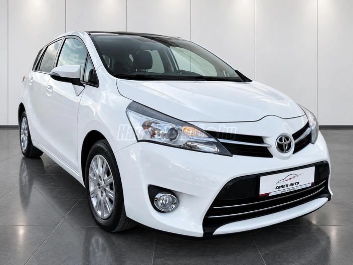TOYOTA VERSO 1.6 D-4D Executive Skyview