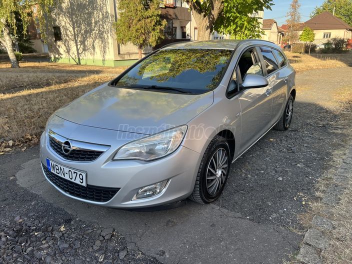 OPEL ASTRA J Sports Tourer 1.6 Selection