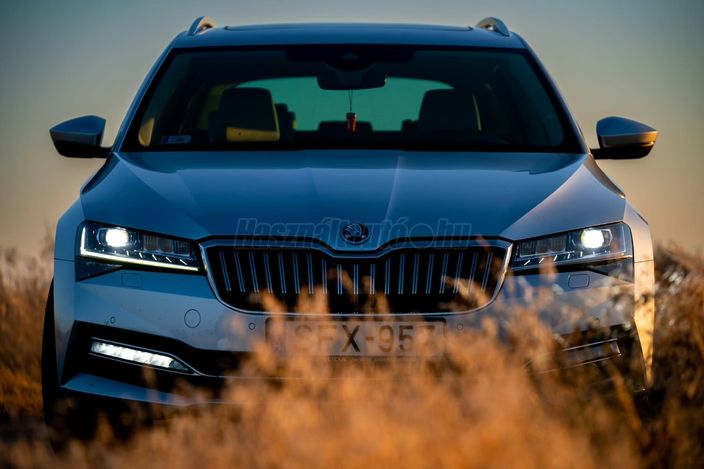 SKODA SUPERB Combi 2.0 TSI L&K 4x4 DSG