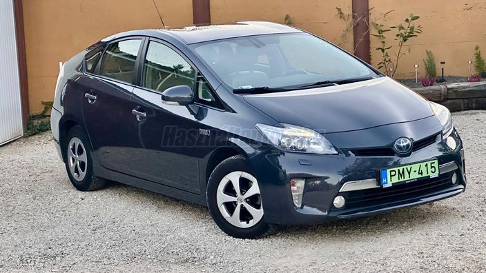 TOYOTA PRIUS PLUG-IN