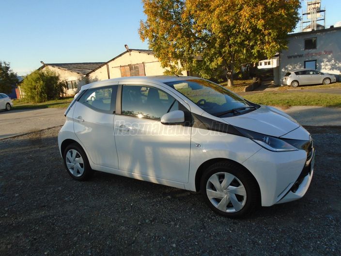 TOYOTA AYGO 1.0 x-play+touch