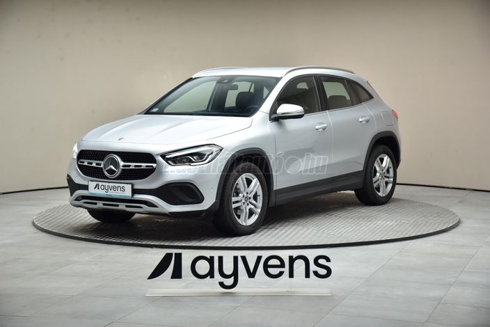 MERCEDES-BENZ GLA 180 7G-DCT
