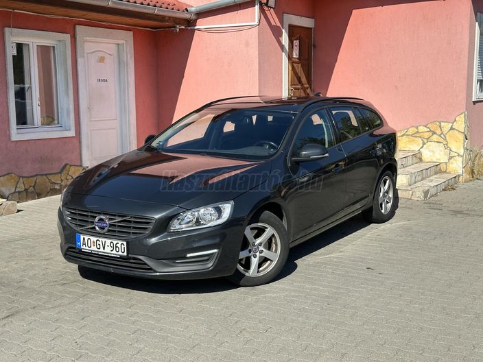 VOLVO V60 1.6 D [D2] Momentum