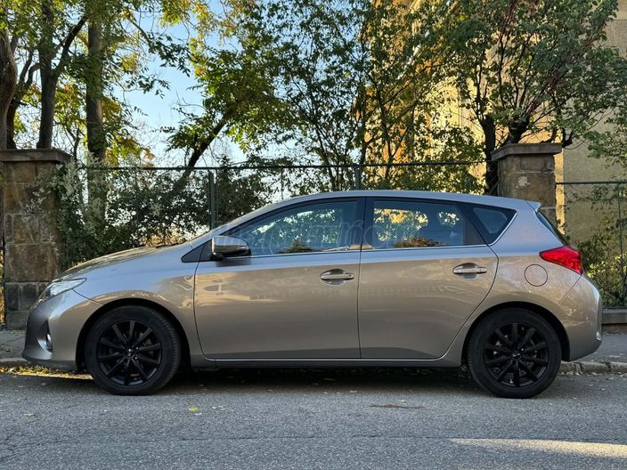 TOYOTA AURIS 1.33 Active