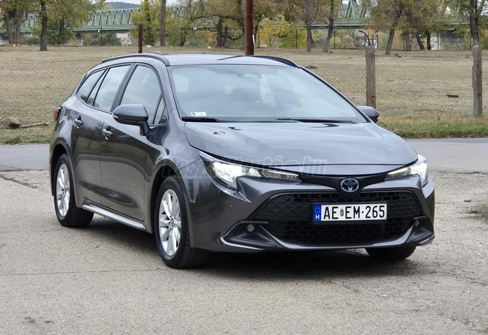 TOYOTA COROLLA Touring Sports 1.8 Hybrid Comfort Tech e-CVT