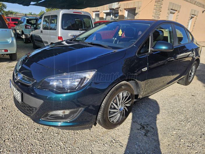 OPEL ASTRA J Sedan 1.6 Enjoy