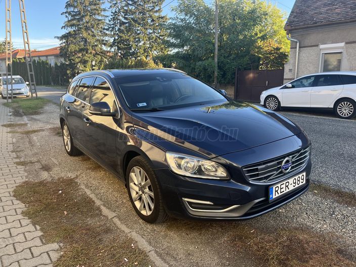 VOLVO V60 2.0 D [D4] Summum Geartronic