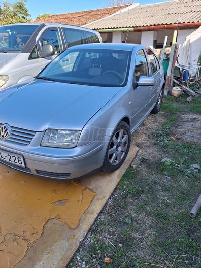 VOLKSWAGEN BORA 1.6 Highline