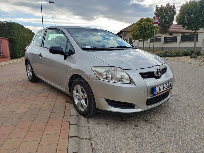 TOYOTA AURIS 1.33 2009