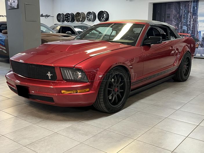 FORD MUSTANG