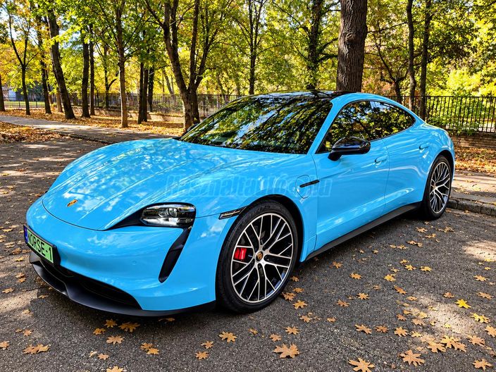 PORSCHE TAYCAN 4S