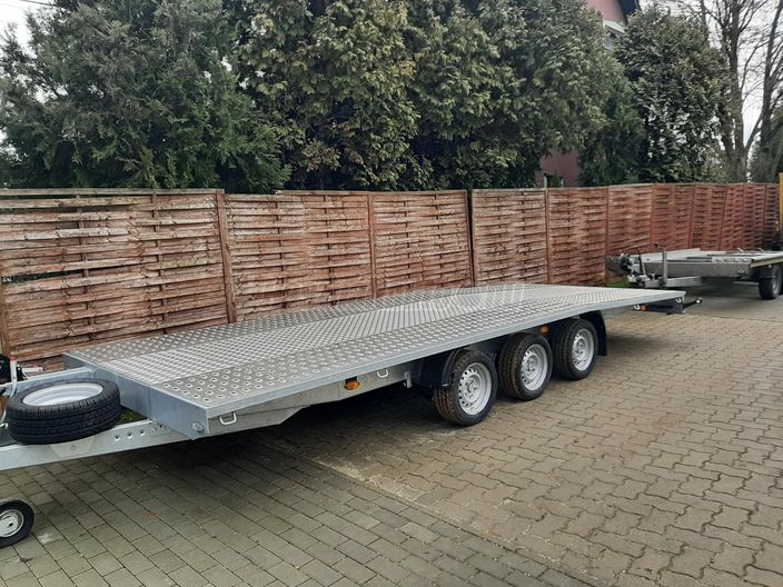 NIEWIADOW ÚJ!//6x2.1m/3500 kg.3 tengelyes.burkolt közép.13-as kerekek!