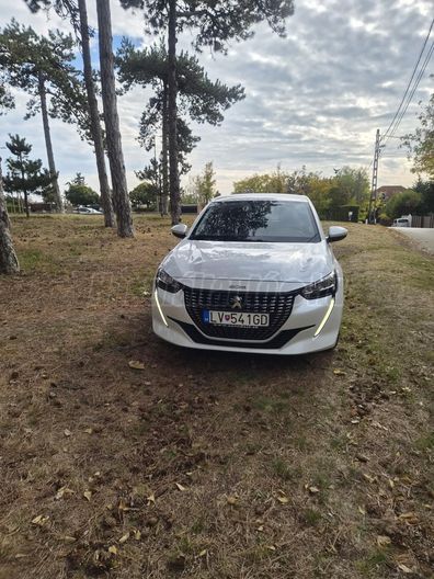 PEUGEOT 208 1.2 PureTech Active EAT8