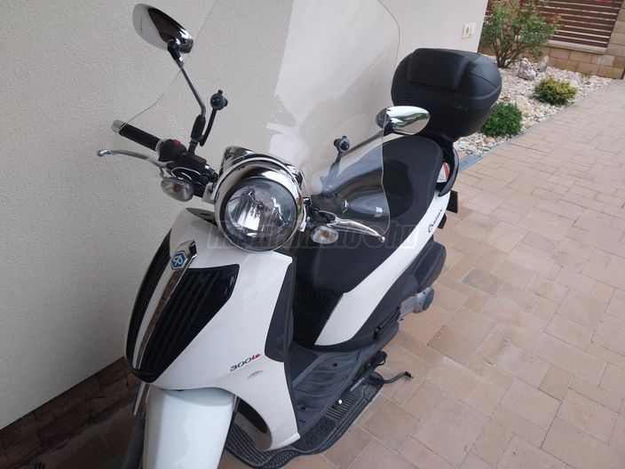 PIAGGIO CARNABY 300