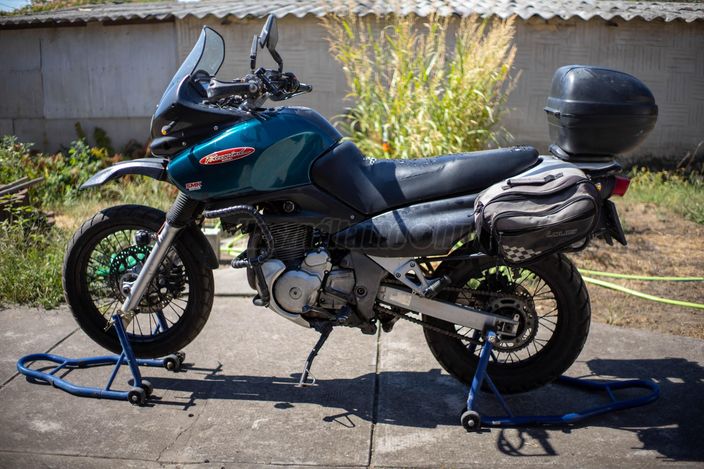 SUZUKI XF 650 (FREEWIND)