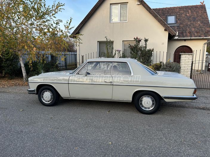 MERCEDES-BENZ W 114