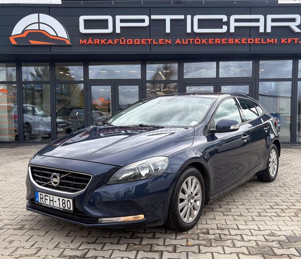 VOLVO V40 1.6 D [D2] Momentum