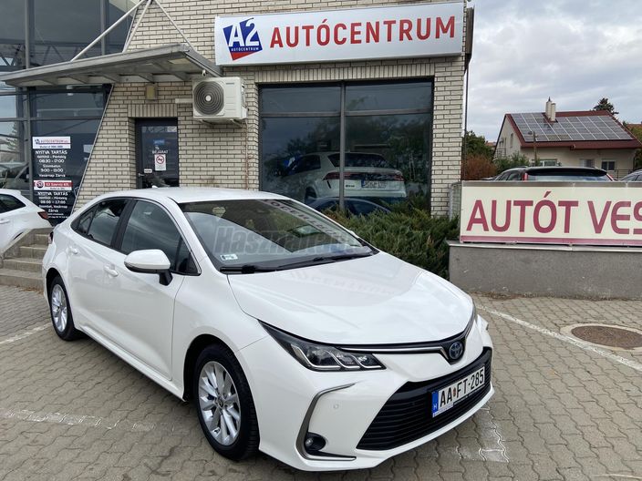 TOYOTA COROLLA Sedan 1.8 Hybrid Comfort Style Tech e-CVT