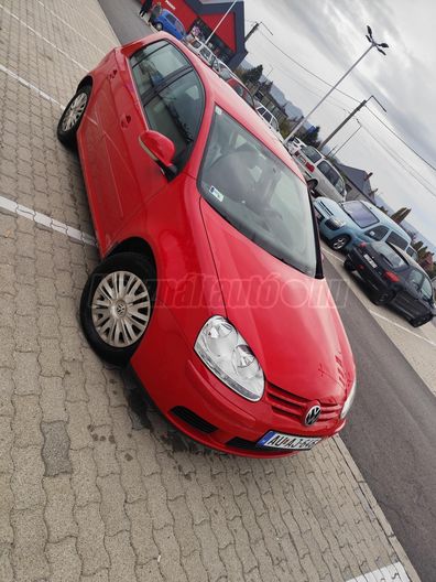 VOLKSWAGEN GOLF V