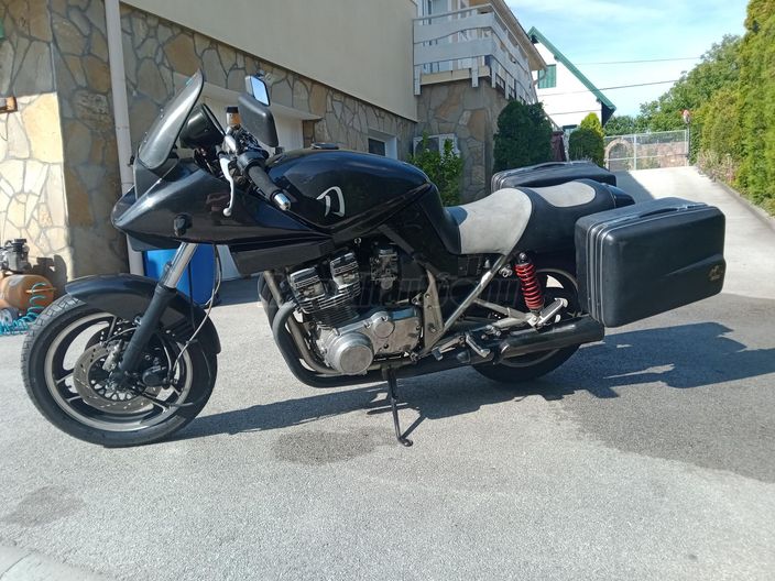 SUZUKI GSX 750 S (KATANA)