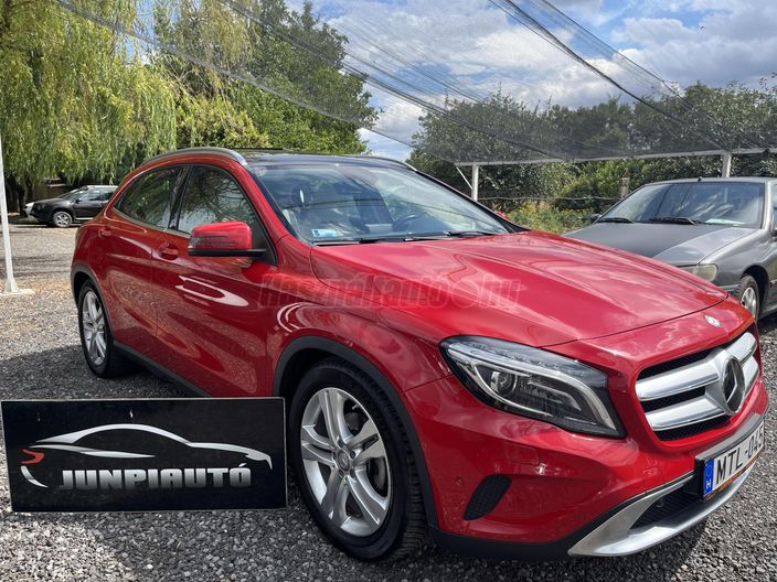 MERCEDES-BENZ GLA 220
