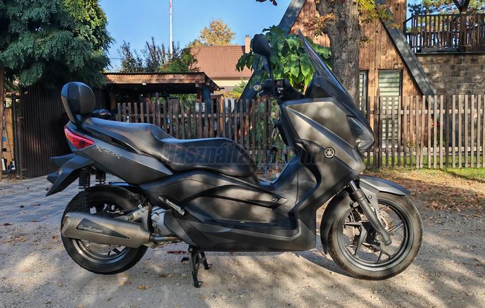 YAMAHA X-MAX 250