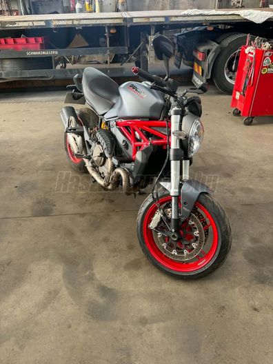 DUCATI MONSTER 821