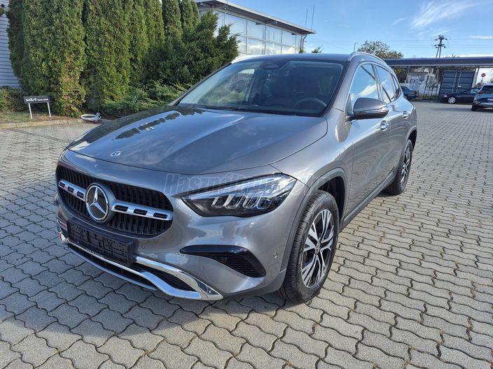 MERCEDES-BENZ GLA 180 d 8G-DCT