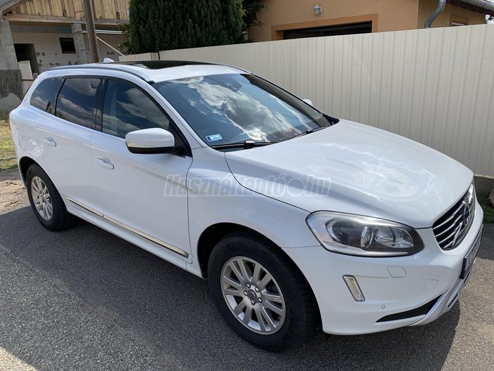 VOLVO XC60 2.0 D [D4] Momentum Geartronic FWD